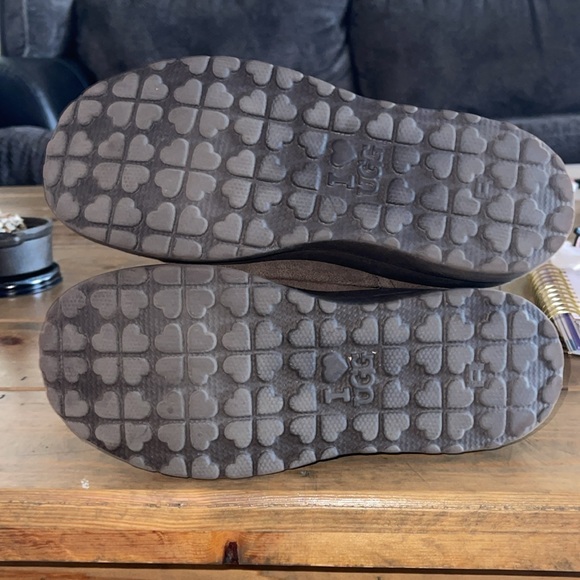 Dark brown UGGs size 7 - Picture 4 of 6